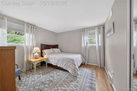 Bedroom - 3560 Beach Rd, Troy, MI 48084 photo 5 of 5