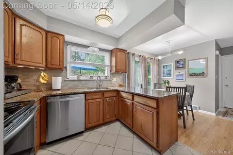 Kitchen - 3560 Beach Rd, Troy, MI 48084 photo 1 of 3