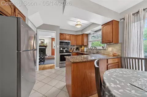 Kitchen - 3560 Beach Rd, Troy, MI 48084 photo 3 of 3