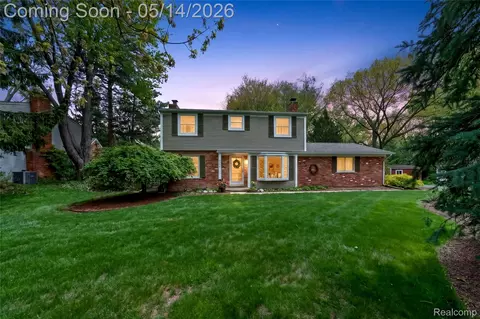 3560 Beach Rd, Troy, MI 48084