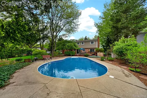 Exterior - 3560 Beach Rd, Troy, MI 48084 photo 1 of 9
