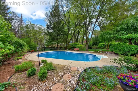 Exterior - 3560 Beach Rd, Troy, MI 48084 photo 7 of 9
