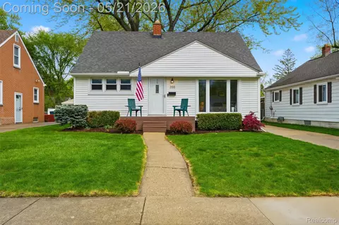 355 Gargantua Ave, Clawson, MI 48017