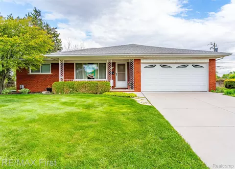 31308 Jay Dr, Warren, MI 48093