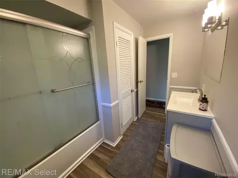 Bath - 6169 Johnson Rd, Flushing, MI 48433 photo 2 of 2