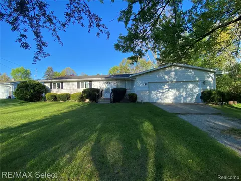6169 Johnson Rd, Flushing, MI 48433