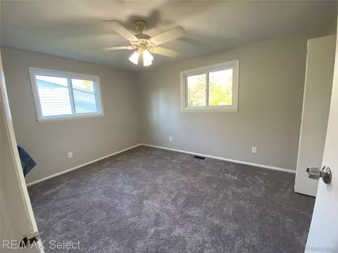 Bedroom - 6169 Johnson Rd, Flushing, MI 48433 photo 1 of 3