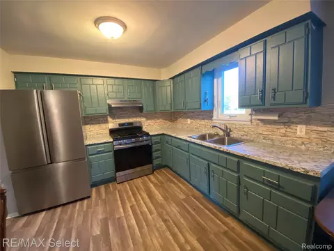 Kitchen - 6169 Johnson Rd, Flushing, MI 48433 photo 1 of 2