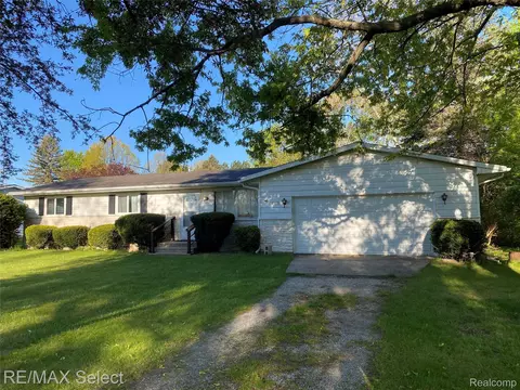 Exterior - 6169 Johnson Rd, Flushing, MI 48433 photo 4 of 4