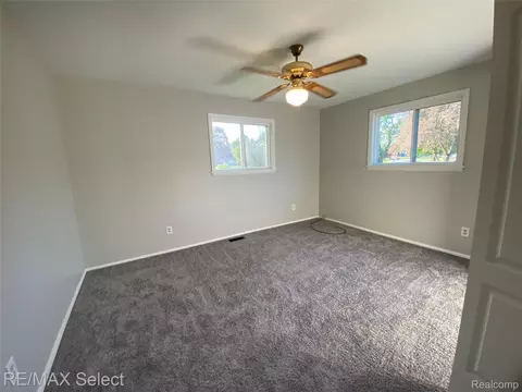Bedroom - 6169 Johnson Rd, Flushing, MI 48433 photo 2 of 3