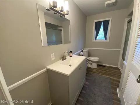 Bath - 6169 Johnson Rd, Flushing, MI 48433 photo 1 of 2