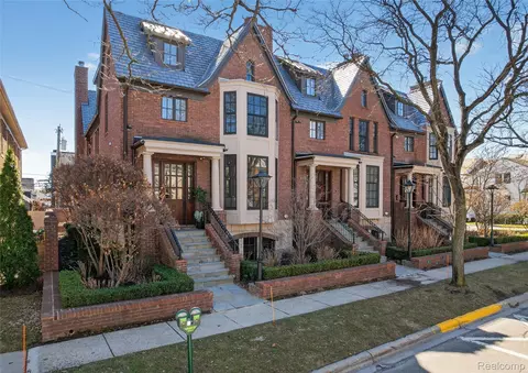 277 W Brown St, Birmingham, MI 48009