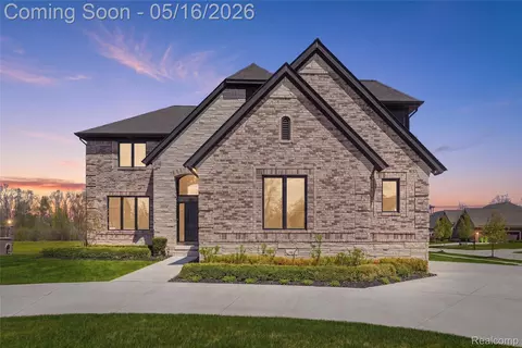 11963 Forest Brook Dr, Washington, MI 48094