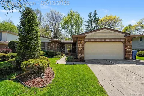 46869 Spinning Wheel Dr, Canton, MI 48187