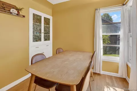 Dining - 1137 E Main St, Flushing, MI 48433 photo 3 of 3