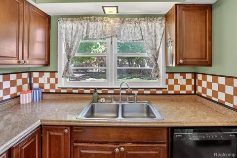 Kitchen - 1137 E Main St, Flushing, MI 48433 photo 3 of 4