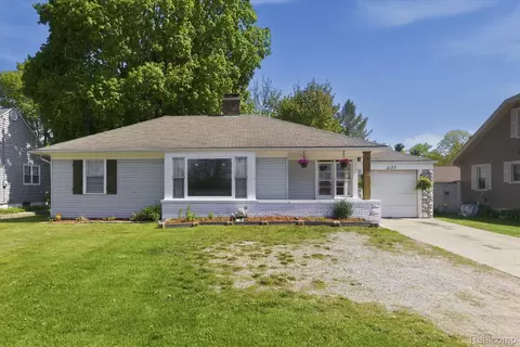 1137 E Main St, Flushing, MI 48433