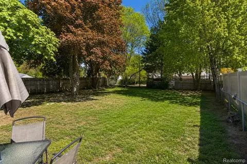 Exterior - 1137 E Main St, Flushing, MI 48433 photo 7 of 7