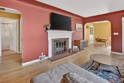 Living - 1137 E Main St, Flushing, MI 48433 photo 4 of 4