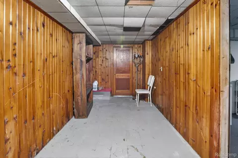 Entry Way - 1137 E Main St, Flushing, MI 48433 photo 2 of 2