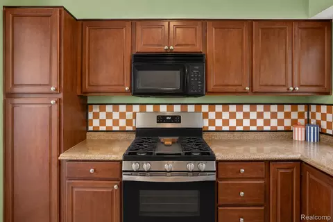 Kitchen - 1137 E Main St, Flushing, MI 48433 photo 2 of 4