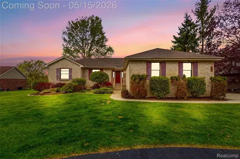 450 W Drahner Rd, Oxford, MI 48371