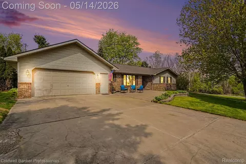 593 Deanna Dr, Lapeer, MI 48446