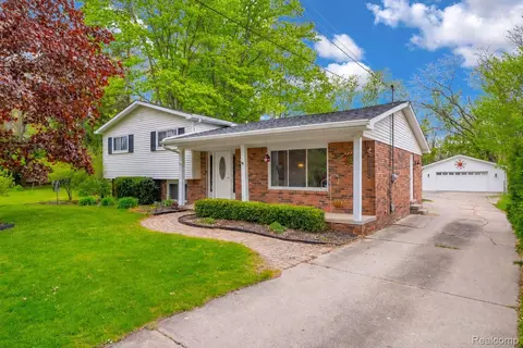 22655 W Main St, Armada, MI 48005