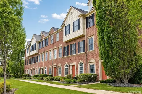 45411 N Stonewood Rd, Canton, MI 48187