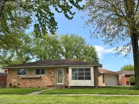 29812 Newport Dr, Warren, MI 48088
