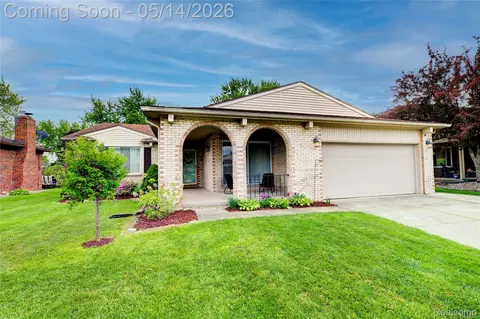 43715 Simsbury St, Canton, MI 48187