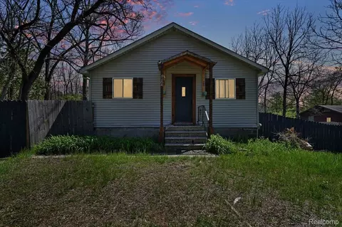 4264 Branch Rd, Flint, MI 48506