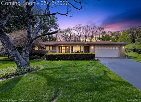 1186 Peveril Rd, Bloomfield Hills, MI 48304