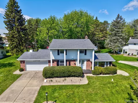 3098 Wagon Trl, Flint, MI 48507