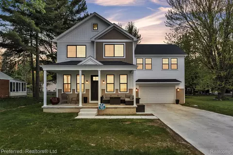 5264 Cooley Lake Rd, Waterford, MI 48327