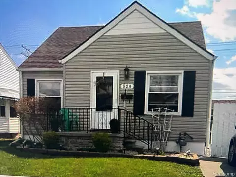 929 White Ave, Lincoln Park, MI 48146