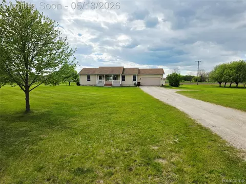 10423 Fowlerville Rd, Conway, MI 48836