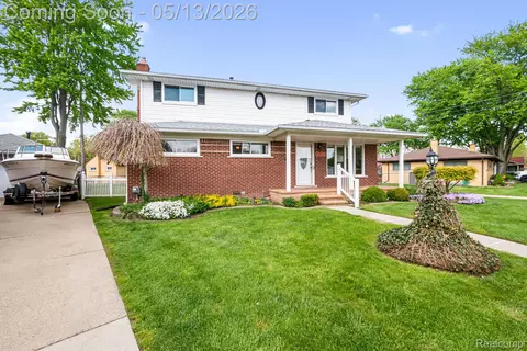 21223 Briar Ct, Saint Clair Shores, MI 48081