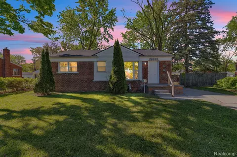 28999 Beechnut St, Inkster, MI 48141