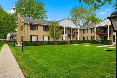 11810 Ina Dr #70, Sterling Heights, MI 48312