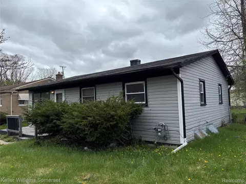 813 Chatham Dr, Flint, MI 48505