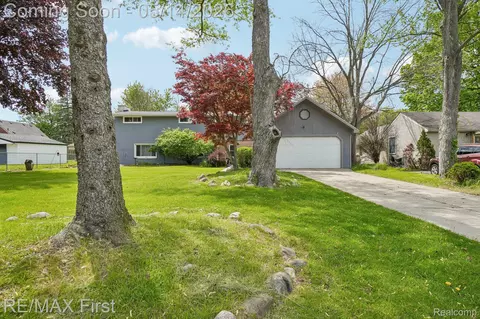 23041 Springbrook Dr, Farmington Hills, MI 48336