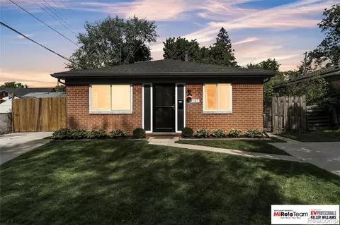 4737 Glenis St, Dearborn Heights, MI 48125