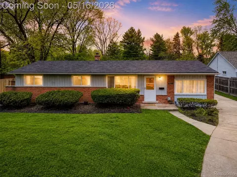 30815 Everett St, Southfield, MI 48076