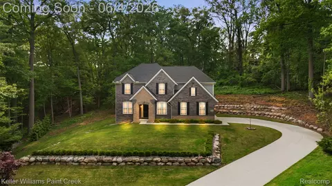 201 Beechview Dr S, Oakland, MI 48306