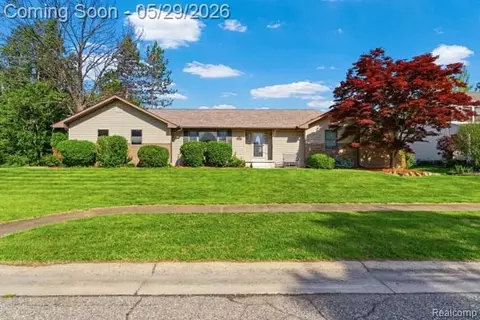 14545 Blue Heron Dr, Fenton, MI 48430