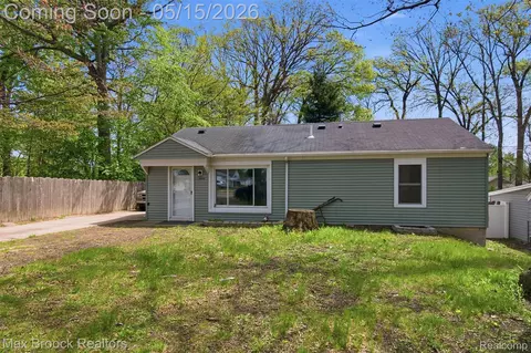 24324 Hebe Ave, Warren, MI 48091