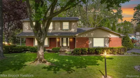 7011 Heather Heath, West Bloomfield, MI 48322