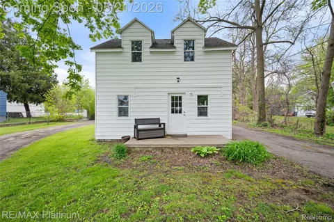 6116 Lapeer Rd, Burton, MI 48509