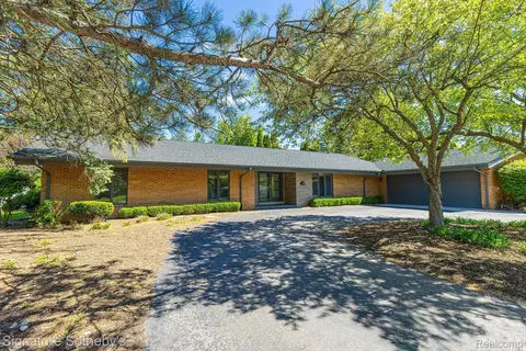 45 Maywood Ave, Bloomfield Hills, MI 48304